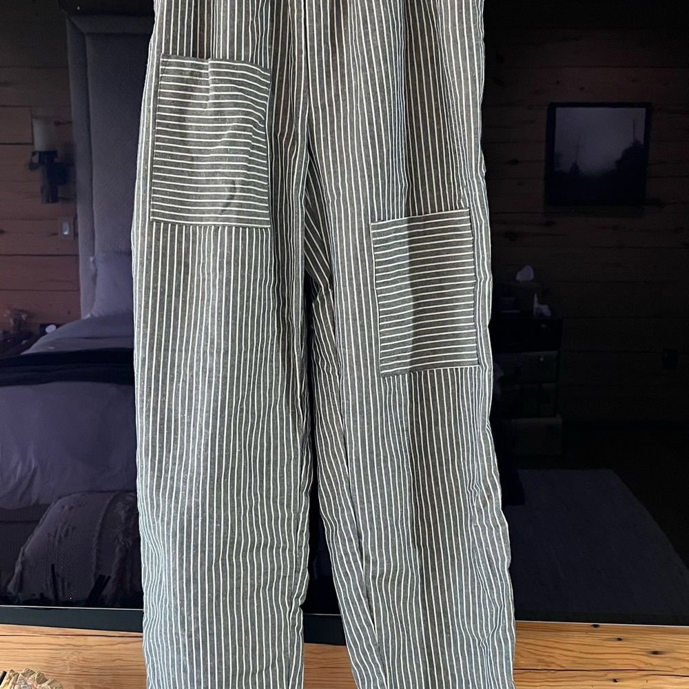 Linen pants with stripes - so cute and comfy